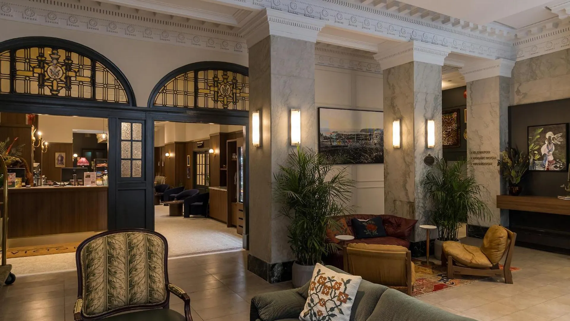 Hotel Victoria Toronto